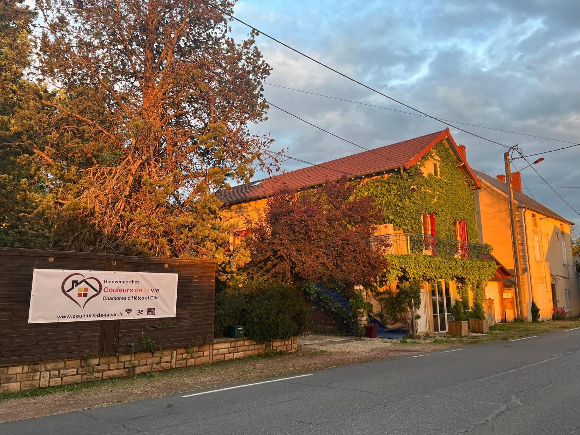 Couleurs De La Vie - Chambres D'Hotes Et Gite Cormatin Exterior photo